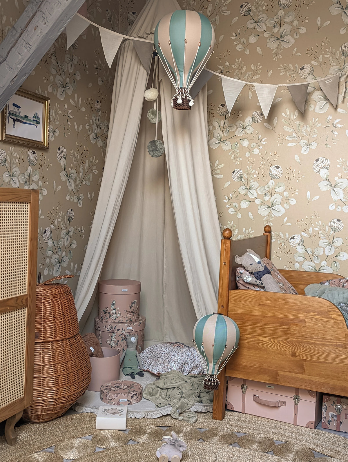 Decorative Hot Air Balloon - Pastel green, beige