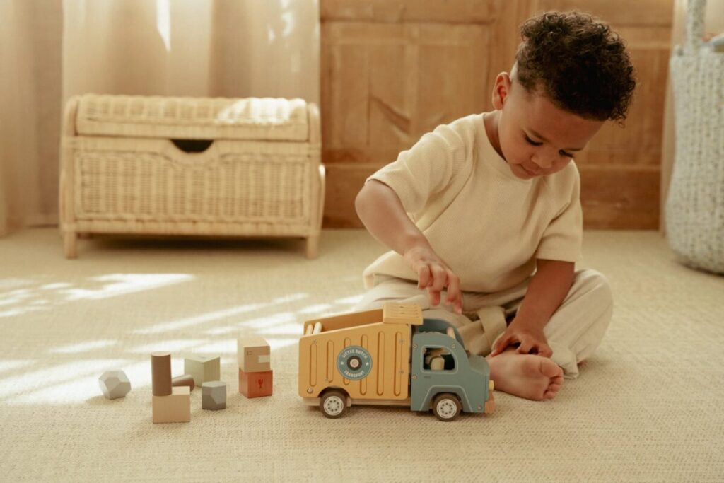 Little Dutch Dump Truck FSC