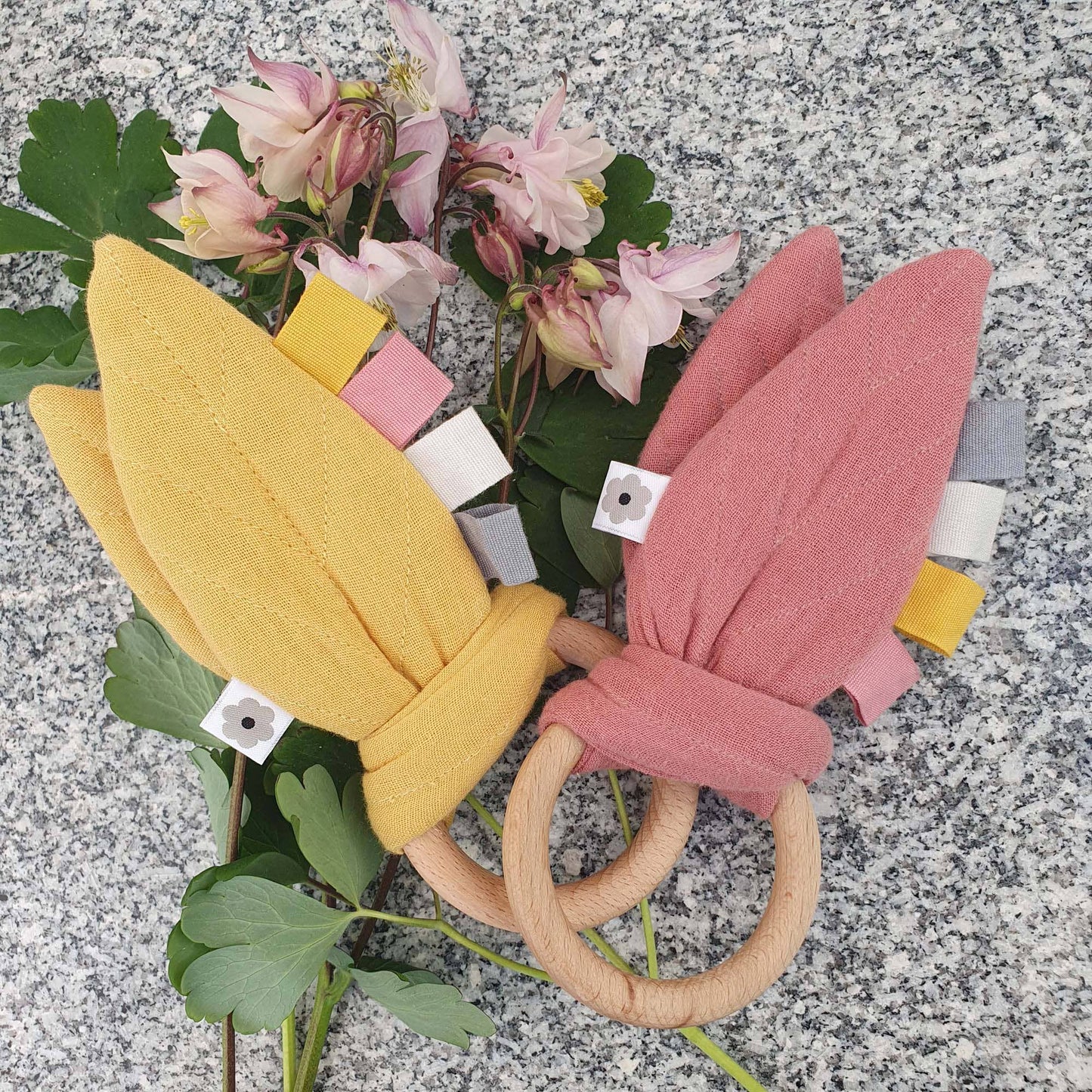 Organic Crinkle Toy Leaves Ochre