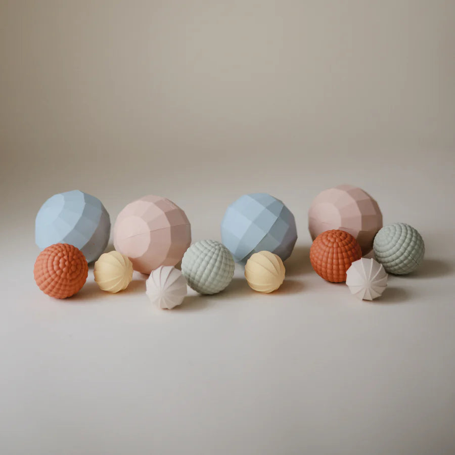 Mushie Silikona Bumbiņu Komplekts - Blush