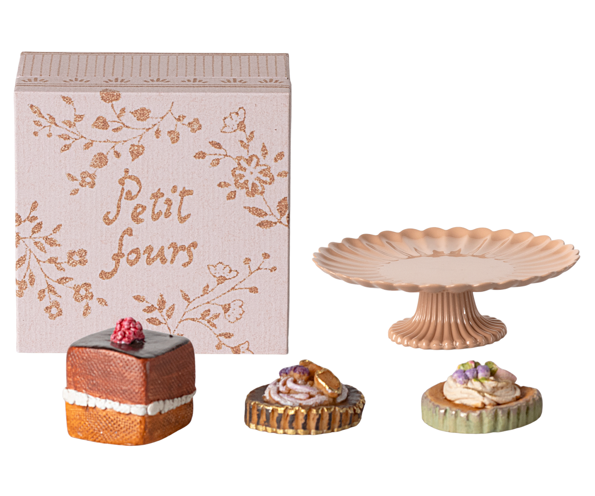Maileg Cakes and Cakestand, Mini