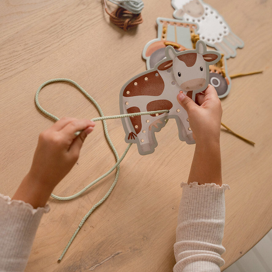 Lacing cards Little Farm