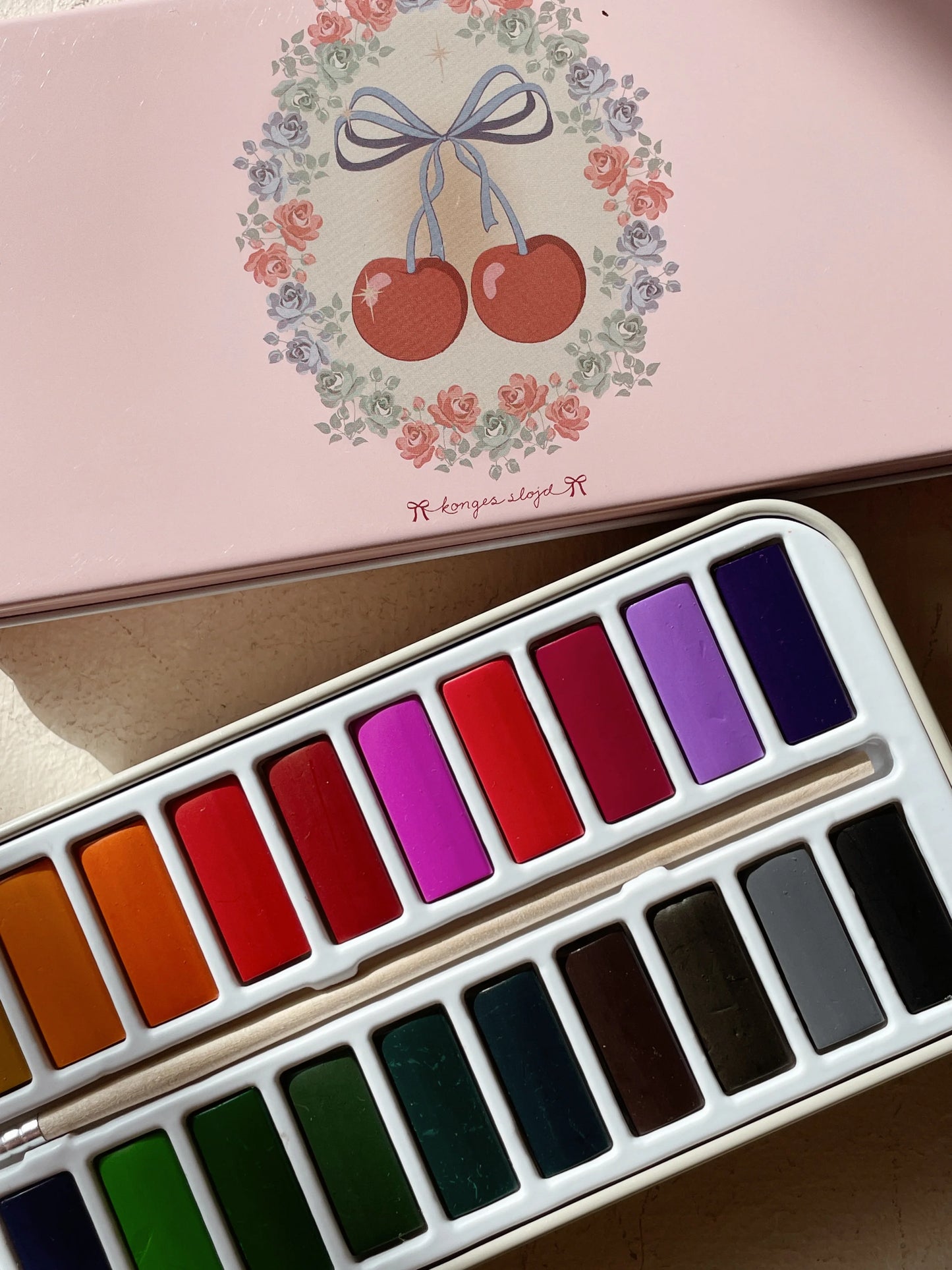 Konges Sløjd akvareļkrāsu komplekts kastītē “Cherry Bow”