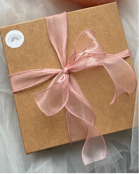 Gift wrapping (S–M size items)