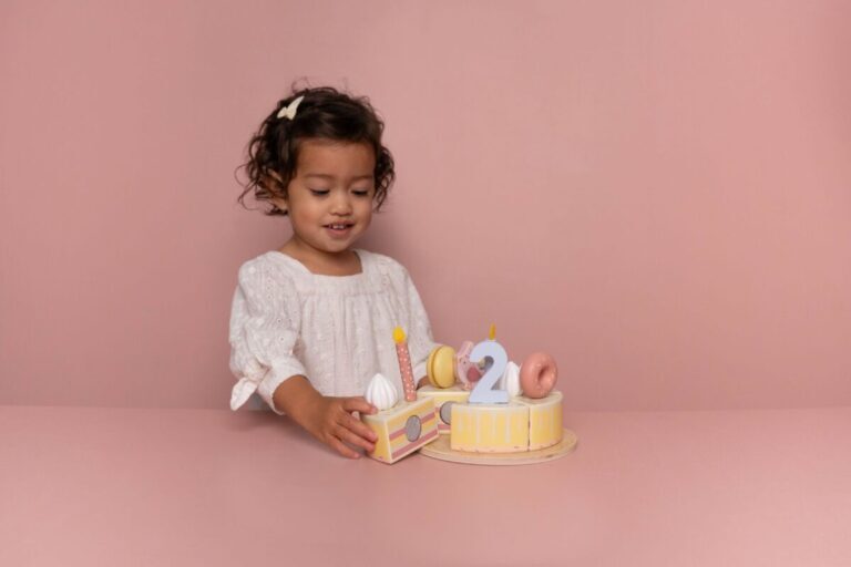 Little Dutch Birthday cake FSC