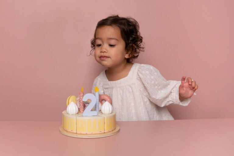 Little Dutch Birthday cake FSC