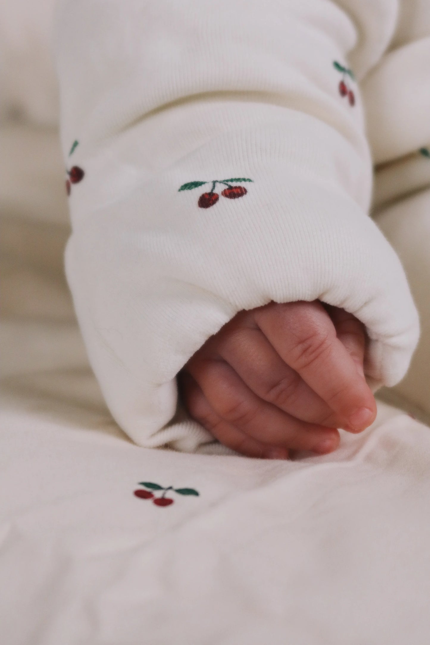 Konges Slojd newborn onesie with hood - Cherry