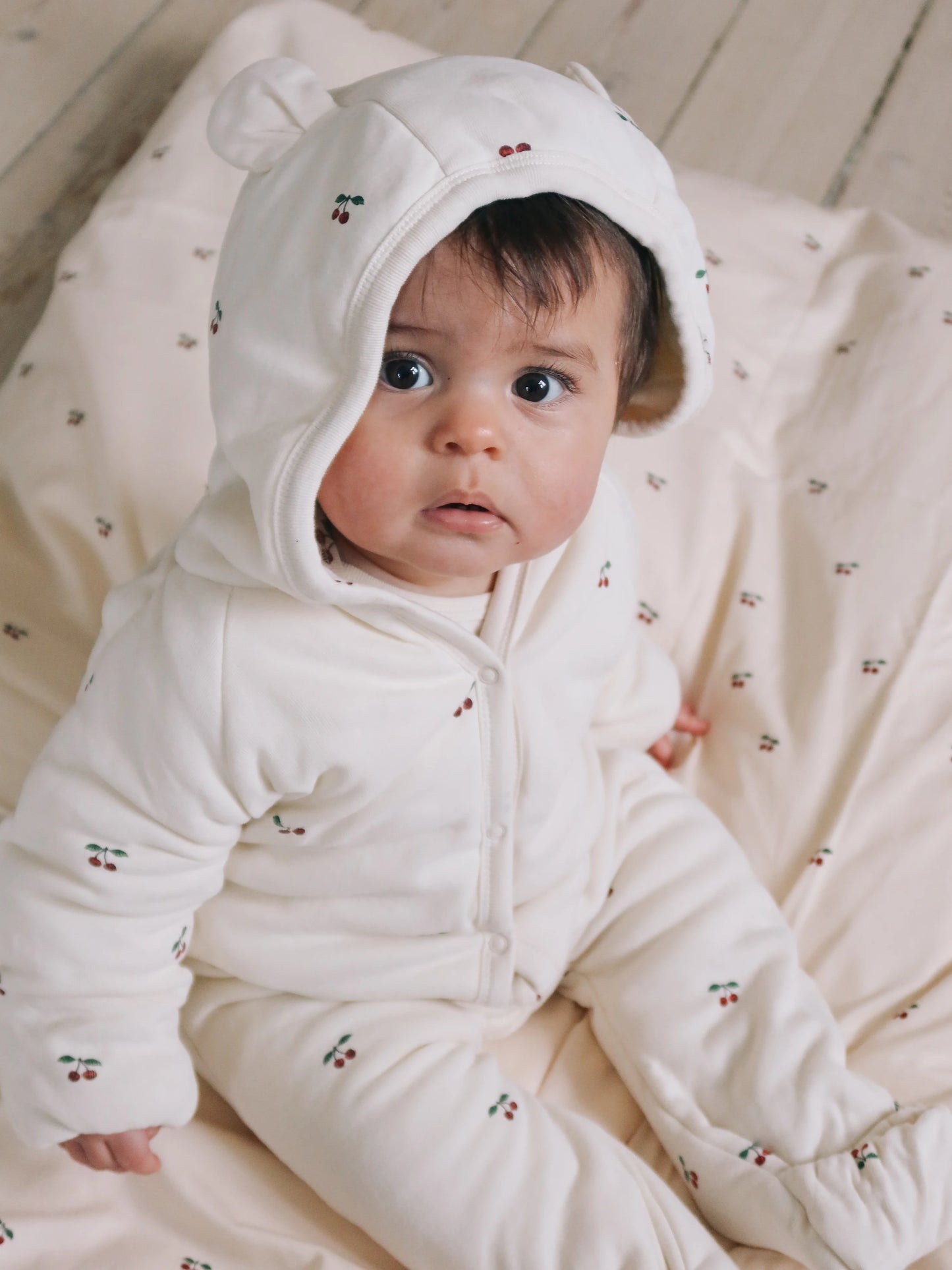 Konges Slojd newborn onesie with hood - Cherry