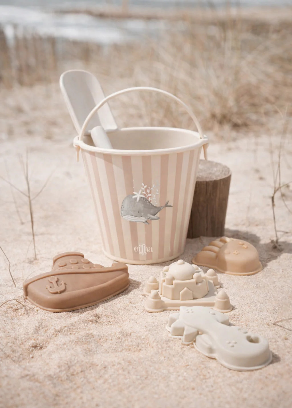 Mrs Ertha Beach Bucket Set - Stripped Whale