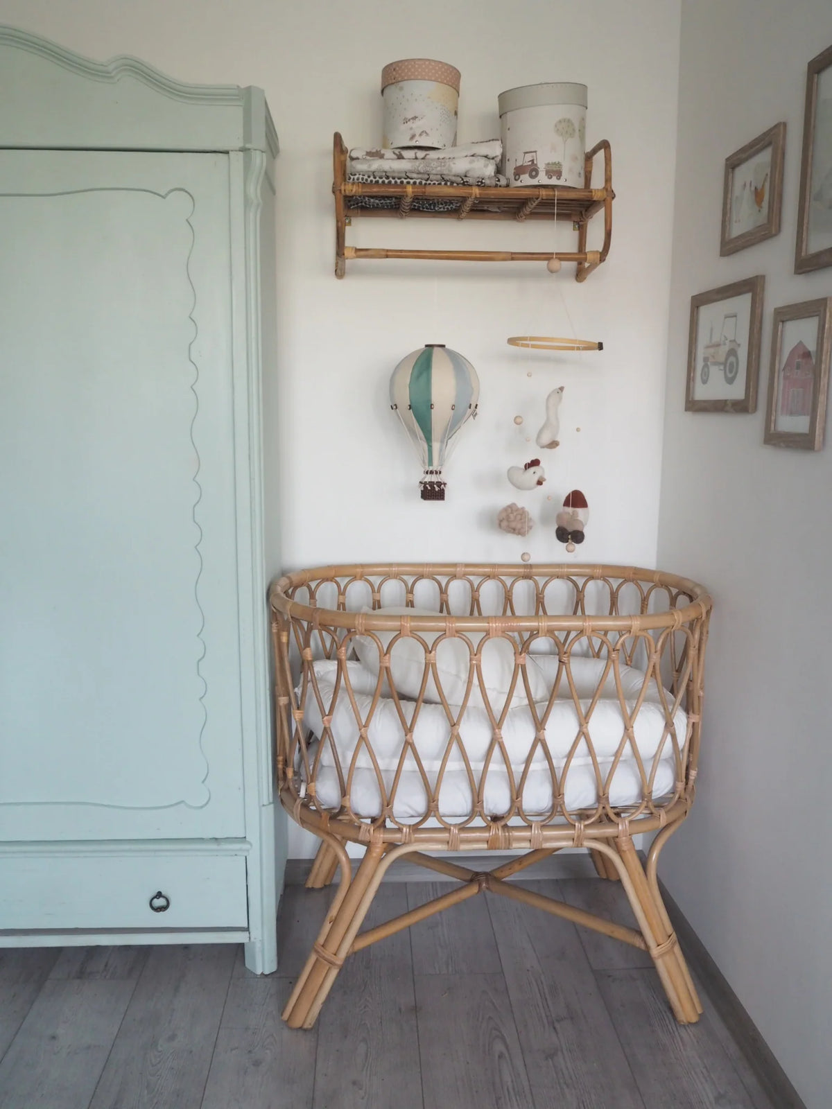 Decorative Hot Air Balloon - Mint, creamy, pastel green