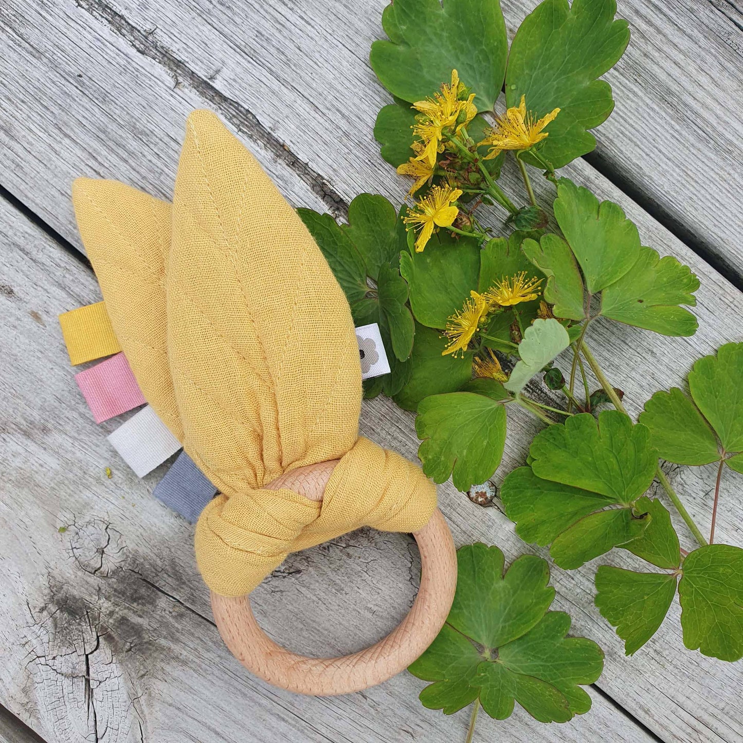 Organic Crinkle Toy Leaves Ochre