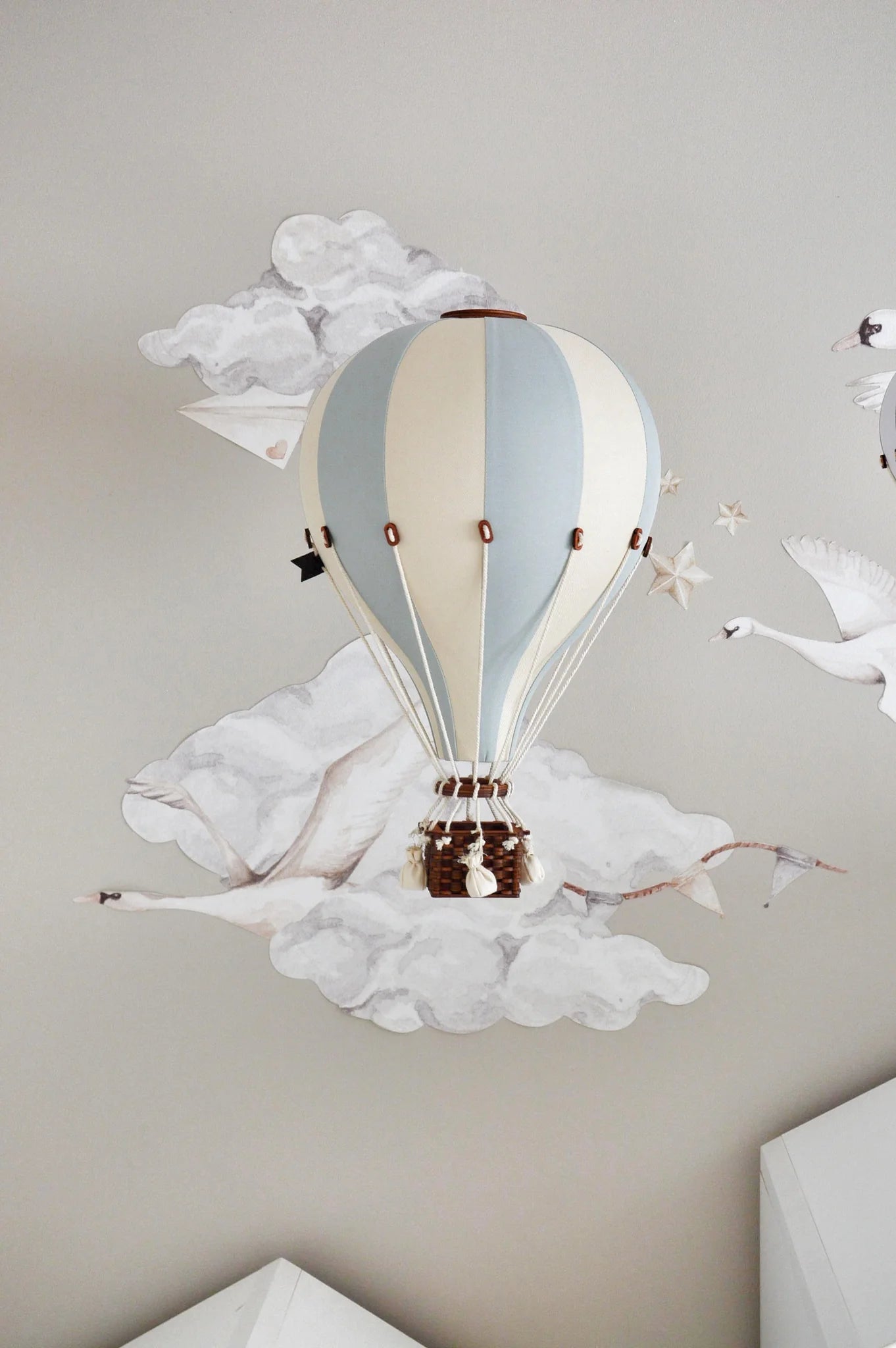 Dekoratīvs gaisa balons — Krēmkrāsa/ Gaiši zils