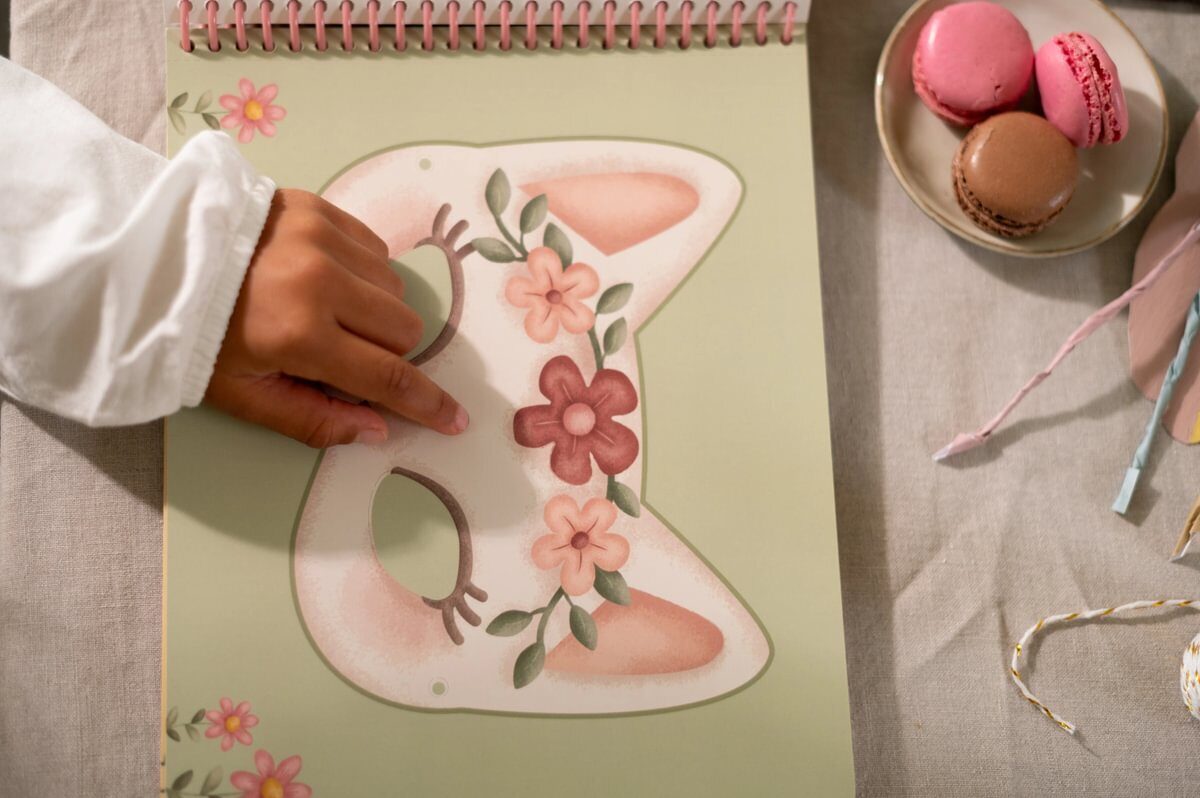 Little Dutch Book with Scissor ´Rosa & Friends masks´