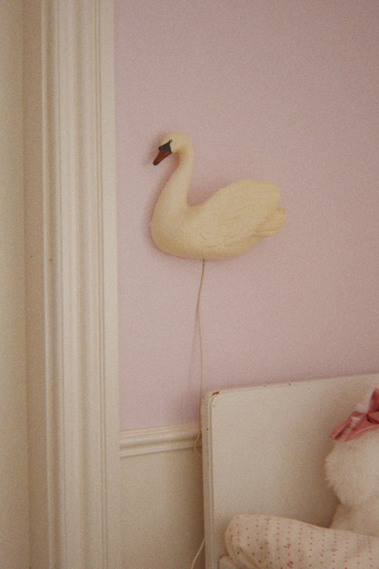 Konges Slojd gulbja sienas lampa “Beige”